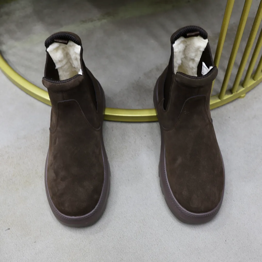 Ex-factory price: 540💰Thick wool imported from Australia Brand: UGG genuine purchase Size: 39-44 (45 customized) Grade: Official website 1:1 Material: First layer of genuine leather waterproof and antifreeze upper Real wool lining Original non-slip and wear-resistant outsole Style category: Men's casual shoes Trendy style Comfortable on the feet Color: Official website color synchronization